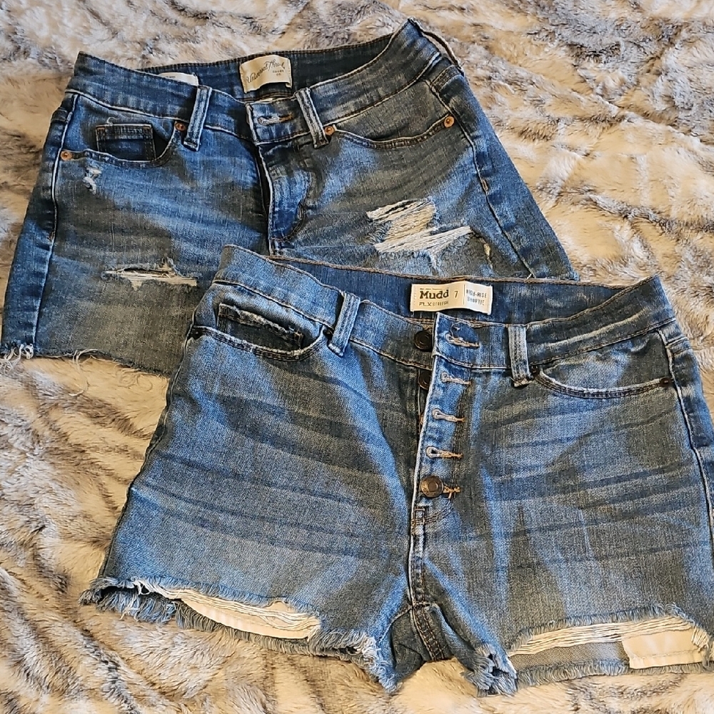 Mudd Women's Blue Denim Shorts. Universal Thread  Jean Shorts Size 0/25